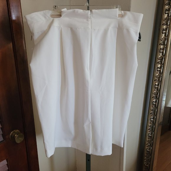 White Skirt, size 18 - Picture 2 of 3